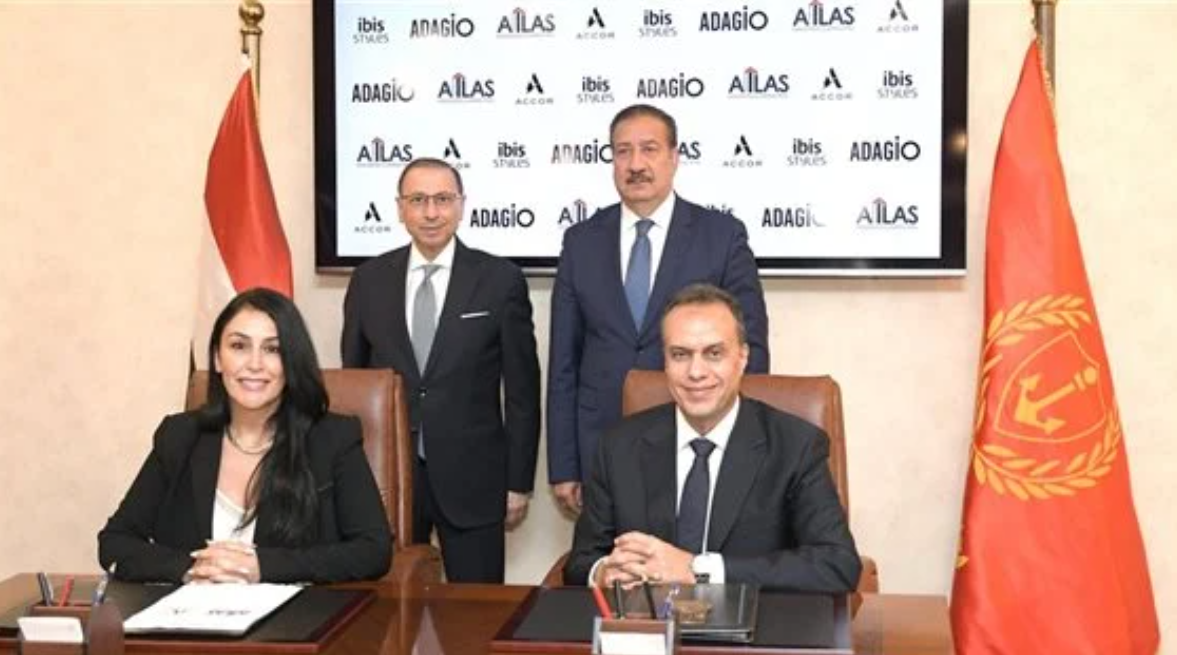 محافظ بورسعيد يشهد توقيع اتفاقية لإنشاء مشروع فندقي عالمي بـ«قرية مرحبًا».. افتتاحه في 2029